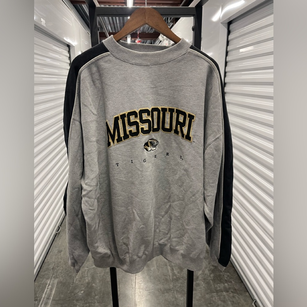 Vintage Varsity Classics Missouri Tigers Crewneck..XXL…29x29..Embroidered Design